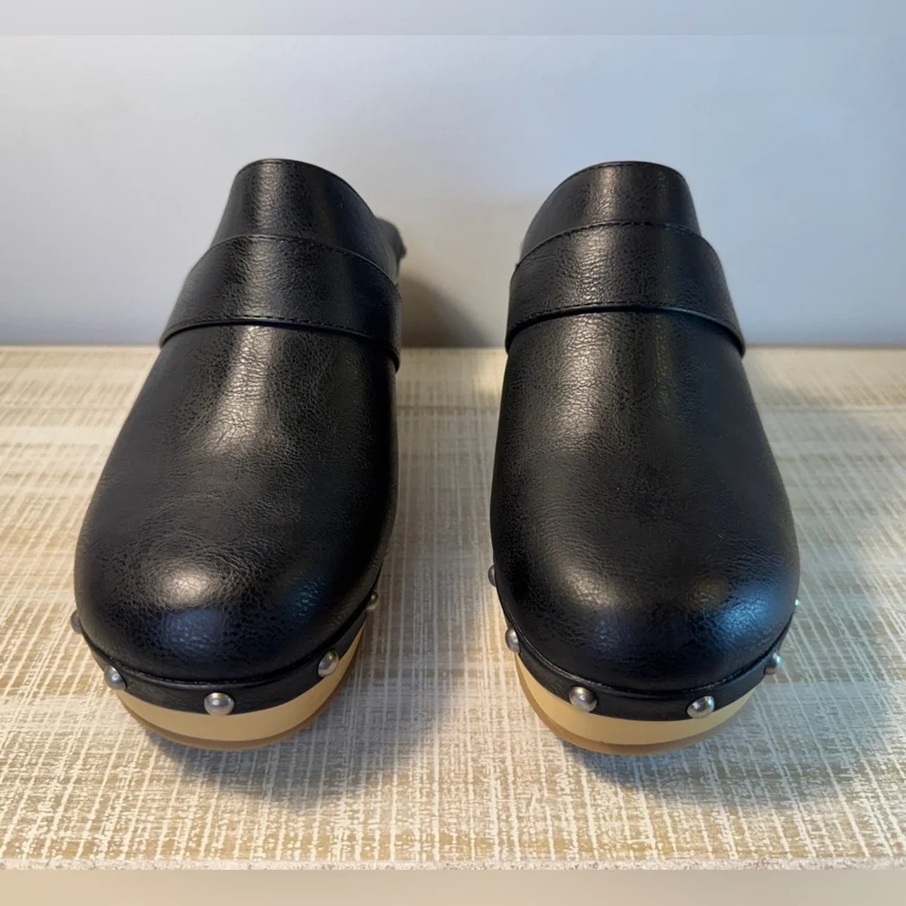 Beach by Matisse Black Clogs with Silver Studs Tan Bottom Size 9 - Picture 7 of 13